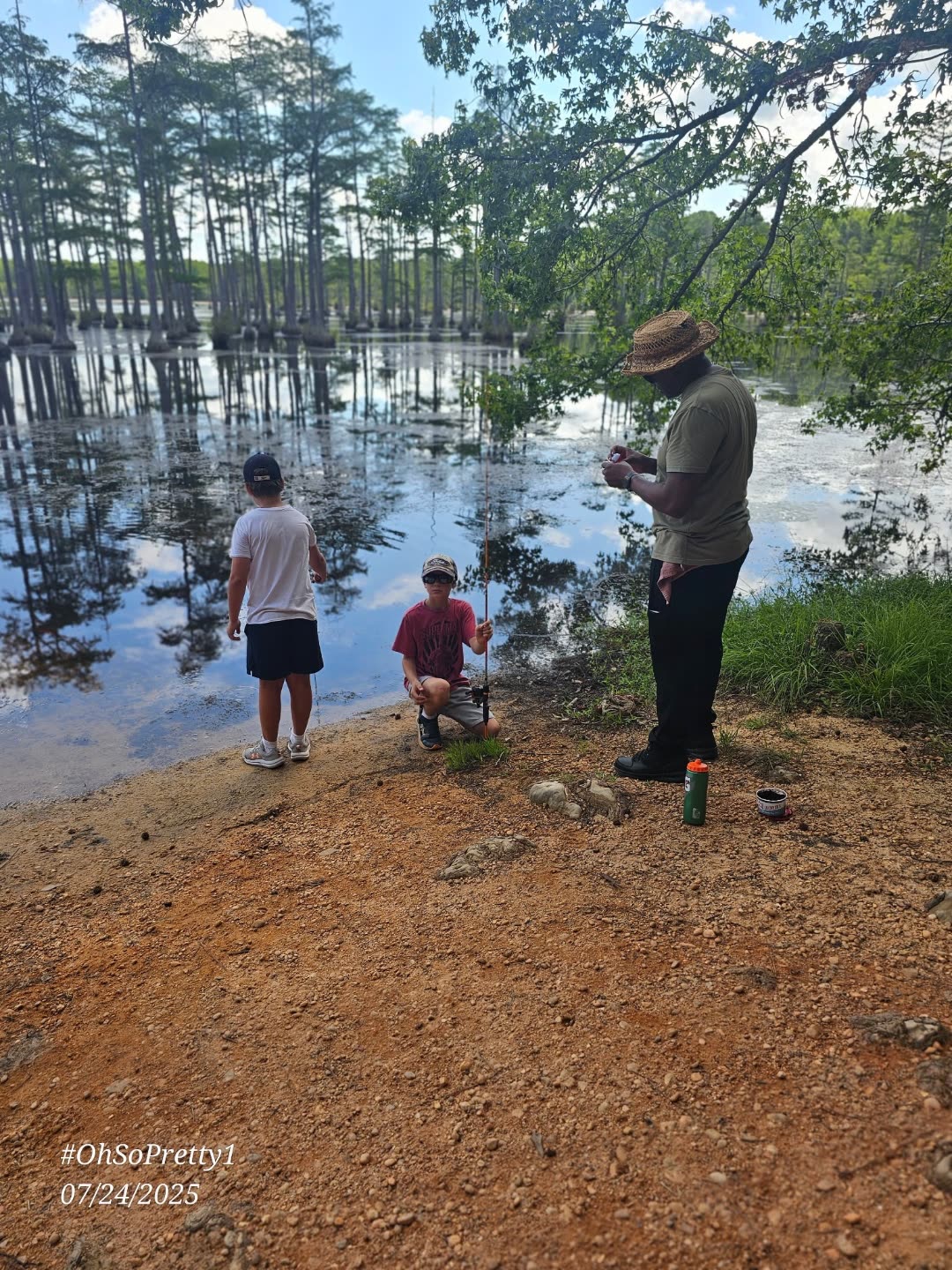 Veteran mentor helping youth anglers along a South Carolina lake shore